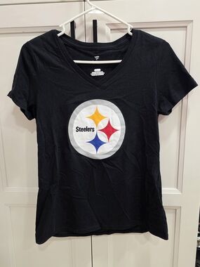 Fanatics Women's Black V-Neck Pittsburgh Steelers Logo Tee